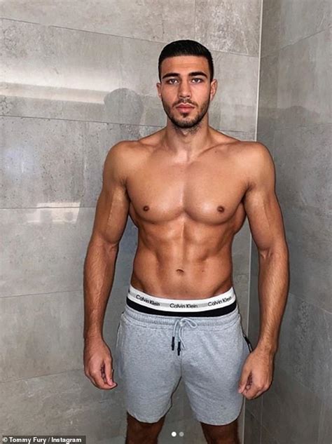Shirtless Tommy Fury Shows Off His Incredible Body Transformation Daily Mail Online