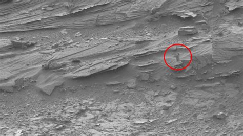 Nasas Curiosity Rover Captures Image Of Dark Lady On Mars Abc7 Los