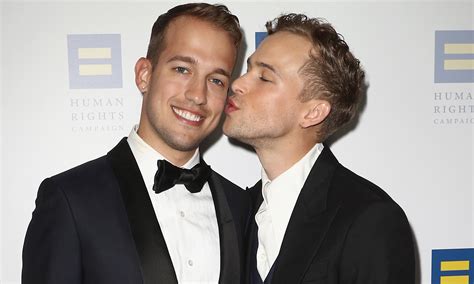 Actor tommy dorfman, known for her roles in 13 reasons why, jane the virgin, and love, victor, is reintroducing herself.coming out is always viewed as this grand reveal, but i was never not out. Tommy Dorfman & Husband Peter Zurkuhlen Share a Kiss at ...