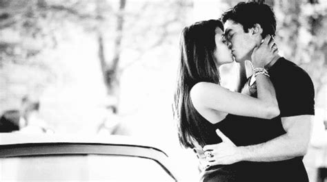 Os 10 Momentos Mais Sexy De Damon E Elena Em Vampire Diaries E Online Brasil