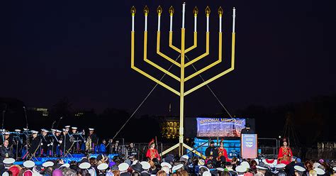 First Chanukah Nights Generate Rays Of ‘light Unto The World Chabad