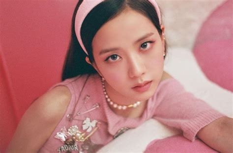Blackpinks Jisoo Is Gorgeous In Pink And Pearls Kpopmap