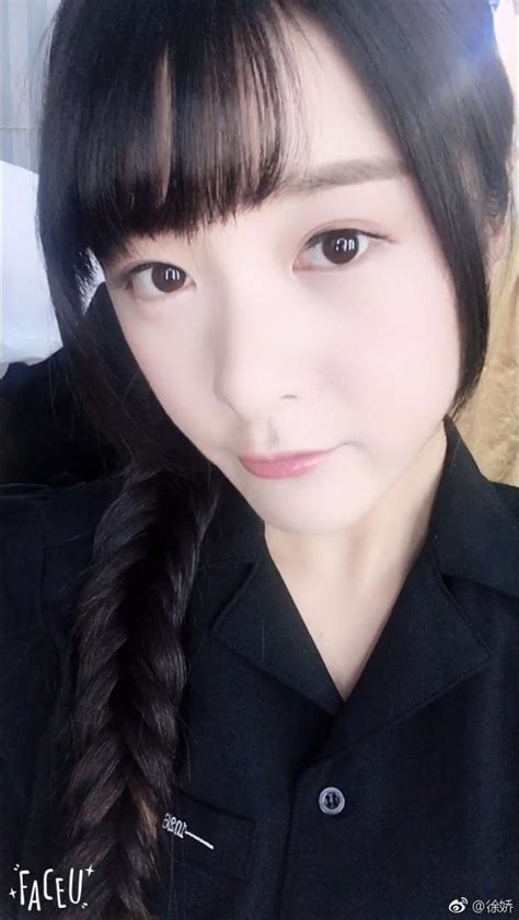 外文名：jiao xu 国籍：中国 出生地：浙江宁波 出生日期：1997年8月5日 职业：演员，学生 星座：狮子座 代表作品：《长江七号》 荣誉记录：2005年参加学校故事大王诗歌朗诵均取得第一名的成绩 <br/> 2005年参加海曙区红五月文艺汇演综艺类三等奖 <br. 徐娇自拍娇俏可爱 身材高挑黑色网袜成熟风|徐娇|成熟|网袜_新浪娱乐_新浪网