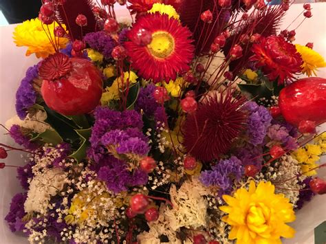 Maybe you would like to learn more about one of these? Pin by Dorothy Liu on Straw flowers | Beautiful bouquet ...