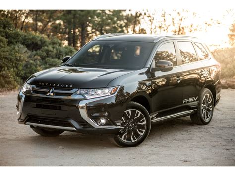 Style this exclusive shouldn't be out of reach. 2019 Mitsubishi Outlander SEL S-AWC Specs and Features | U ...