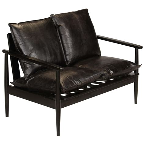 The sofa is 182 centimetres wide, 87 cm high and 92 cm deep. 2-Sitzer-Sofa Leder mit Akazienholz Schwarz - my-shop24.ch