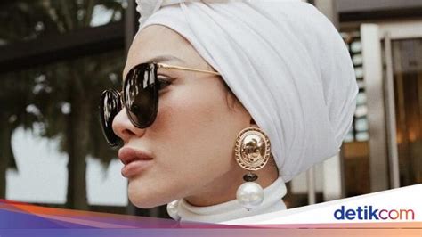 Nikita Mirzani Buka Hijab Lihat Lagi Gayanya Pakai Turban Hingga Syari