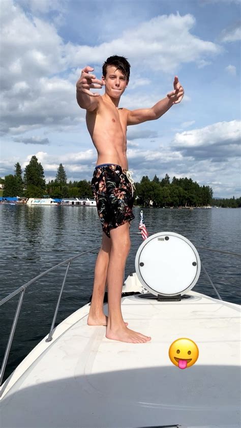 Thestarscomeouttoplay Carson Lueders Shirtless And Barefoot