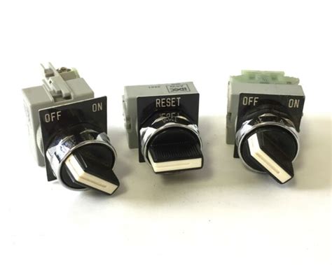 Lot Of 3 Idec Asw Selector Switches 2 Position Maintained 1x No