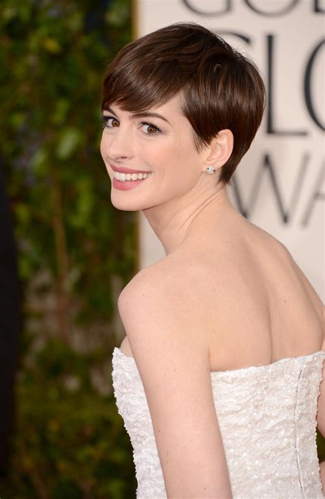 70th Annual Golden Globe Awards 011313 078 Anne Hathaway Fan
