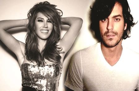 Türk pop müziğinin son starı hande yener, henüz 27 yaşında ama hayli deneyim geçmiş başından. GECİKMELİ ÖZÜR TELEFONU!.. ÜNLÜ ŞARKICI ESKİ SEVGİLİSİYLE ...