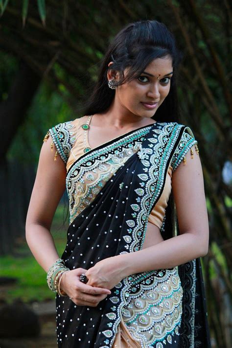 Beauty Galore Hd Sri Priyanka Stunning Saree Photos