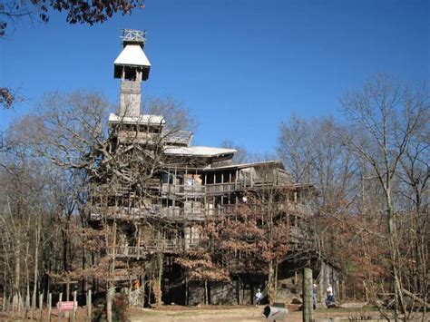 A Man Spent 15 Years Building A Five Story Tree House In The Wilderness