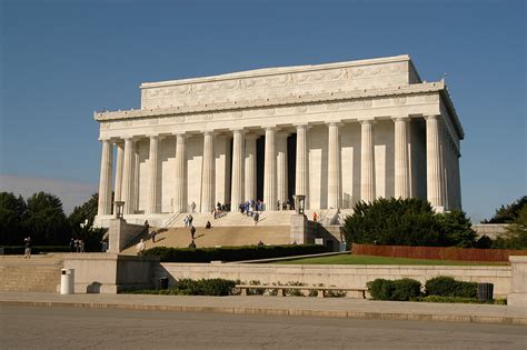 The lincoln memorial stands at the west end of the national mall in washington, d.c. Monumento a Lincoln - Wikiwand