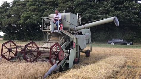Old Claas Combine Cutting Barley In 2018 Youtube