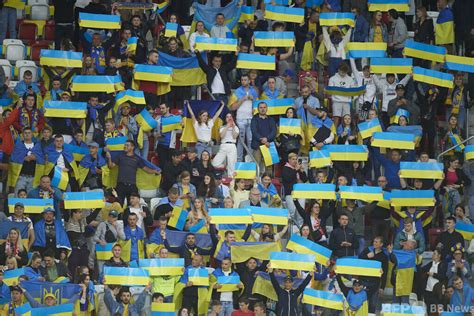 空襲警報で3度中断、1試合に4時間半 再開のウクライナリーグ 写真1枚 国際ニュース：afpbb News