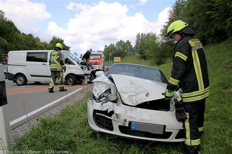 Unfall Auf Der B16 Porsche Carrera Cabrio Kracht Bei Günzburg Gegen