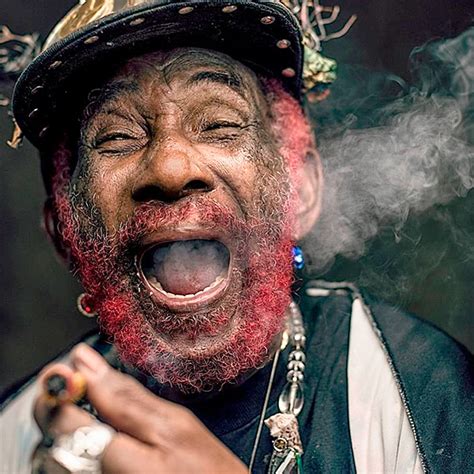 An eccentric figure who stands as one of reggae's greatest producers, as well as the pioneer of dub music. Conciertos de Lee 'Scratch' Perry. Reggae | Guía del Ocio