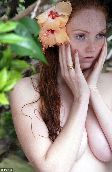Фото роскошной Лили Коул без купальника с обнаженной грудью Telegraph