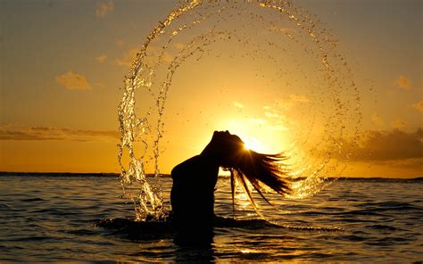 papel de parede luz solar mulheres pôr do sol mar agua reflexão silhueta nascer do sol