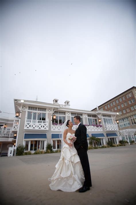 The pierpont inn is a hotel wedding venue located in ventura, california. Wedding couple at luxury hotel Shutters on the Beach - Santa Monica, California. | Wedding venue ...