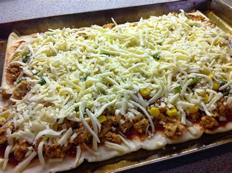 This Muslim Girl Bakes Chicken And Sweetcorn Pizza