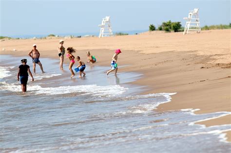 high fecal bacteria level found at staten island beach prompts swim advisory