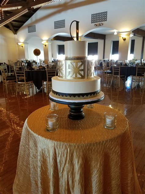 These 10 wedding cake alternatives are a good choice if you can't afford or simply don't want a wedding cake. Gatsby Theme Wedding Cake at The Sheldon | Wedding cakes ...