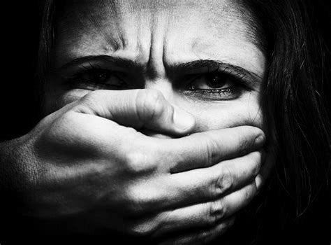 5 Signs Of An Abusive Relationship Most People Will Dismiss Indy100