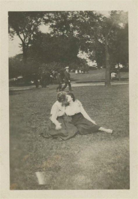 Kissing In The Park C 1910 Via Vintage Lesbian Cute Lesbian