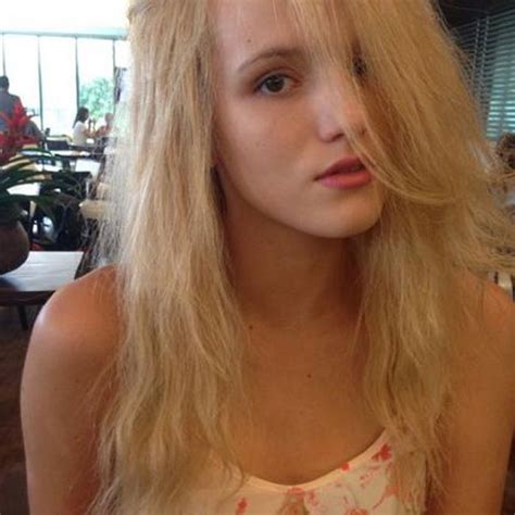 Bella Thorne Blonde — Disney Darling Shakes It Up With Major Makeover