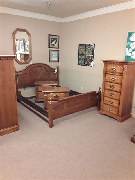The color of the diamonds can be changed out to any one of four different sets of vintage laminate panels: BASSETT QUEEN OAK BEDROOM SET | Delmarva Furniture Consignment