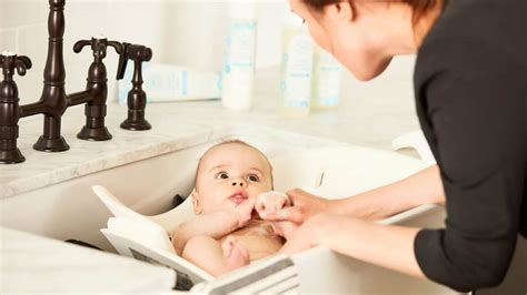 In addition to the hygiene requirement, a good relaxing if you are wondering why a newborn hates having a bath, the following are the reasons why your baby might not be comfortable getting into the water and the solution to change this situation Newborn Baby Hates Baths? Here's How To Calm Them - Full ...