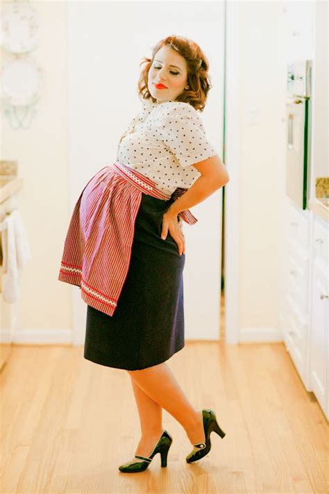 How Cute Is This Retro Housewife Maternity Shoot Love It Vintage
