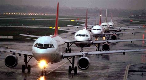 TV9 Marathi :दिल्ली-मुंबई विमानप्रवास महागला, तिकीट दर गगनाला!