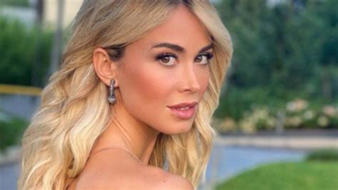 Güzelliğiyle gündemden düşmeyen, i̇talya'nın en popüler spor spikeri: Diletta Leotta nuda in vasca: lato B in mostra ...