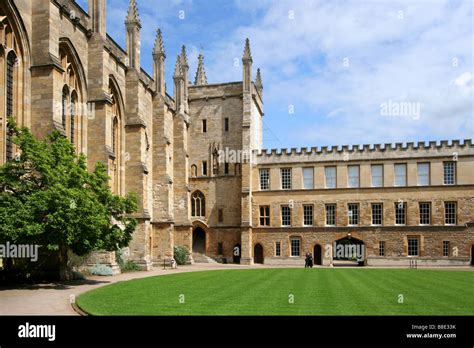 Oxford University New College Courtyard Stock Photo Alamy