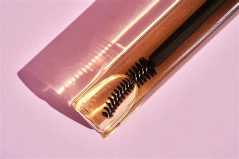 Waktu yang Tepat untuk Menggunakan Serum Bulu Mata :: NewFemme :: Artikel