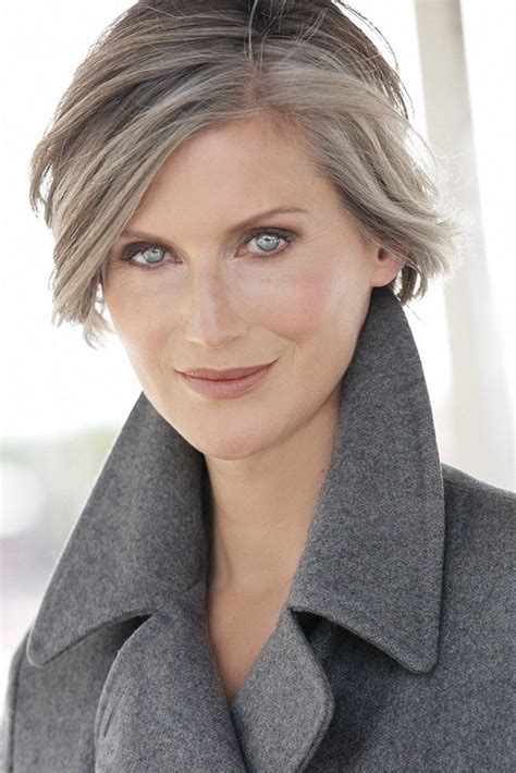 Agence De Top Modèles De Plus De 40 Ans Paris Grey Hair Styles For Women Classy Hairstyles