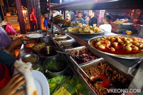 When rich traders came here from all over the world, chinese merchants seized the chance to run businesses and live in this. Nasi Lemak Ujong Pasir @ Restoran Ming Huat, Melaka | Best ...