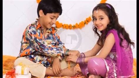 Questa applicazione contiene la migliore collezione di raksha bandhan stato, quotazioni, sms e shayari in hindi per il 2018. Aisa Bhai Milega Kahan - Rakshabandhan Special Whatsapp ...