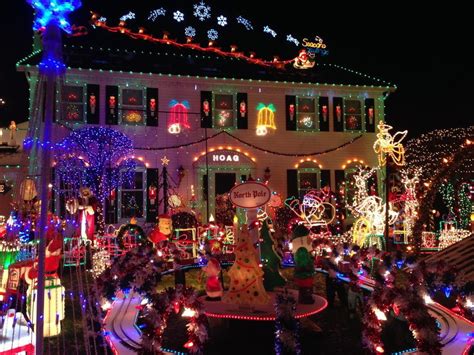 Watch Some Of The Funniest Christmas Light Home Displays Enter