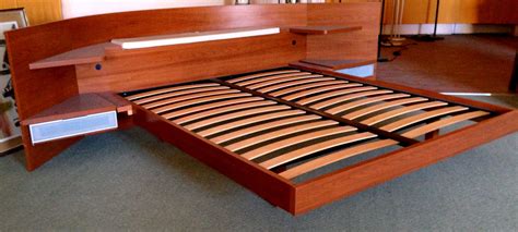 Il letto è disponibile in diverse versioni di colore. Letto in ciliegiodjdsjww - Letti a prezzi scontati
