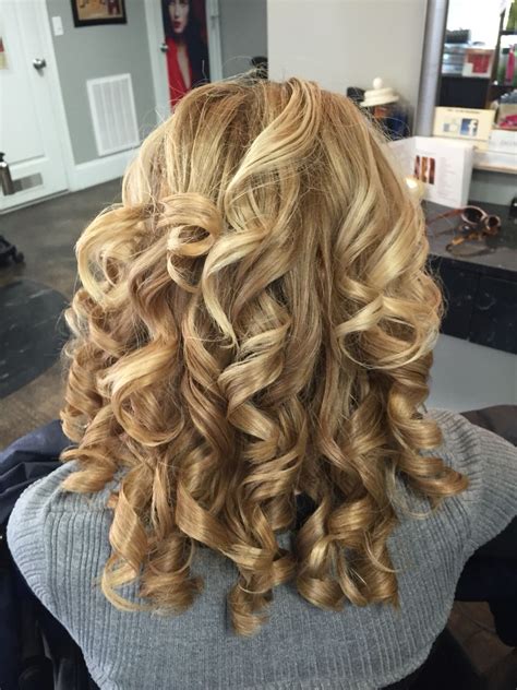 They have a contemporary and intricate taste on how. Color and curls! | Long hair styles, Great hair, Hair rollers