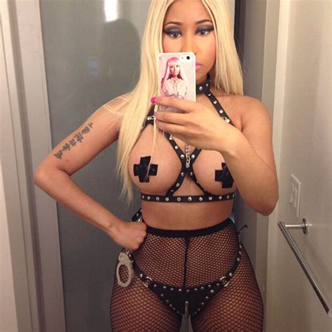 Nicki Minaj Selfie G48r13l