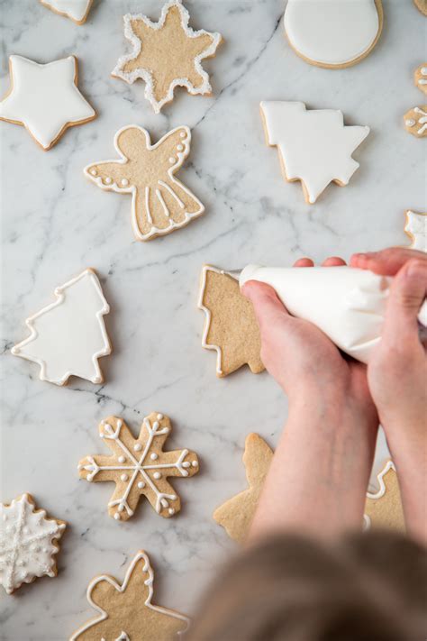 decorating  royal icing sugar cookie   cook  friends
