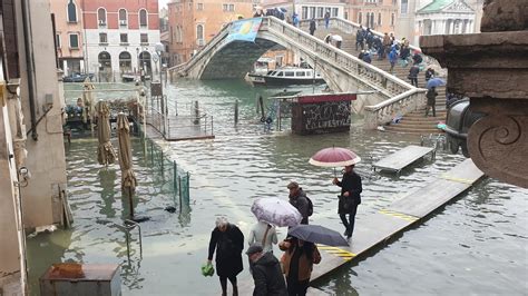 Venice Flooding Tourist Recounts Travel Woes Helpful Locals