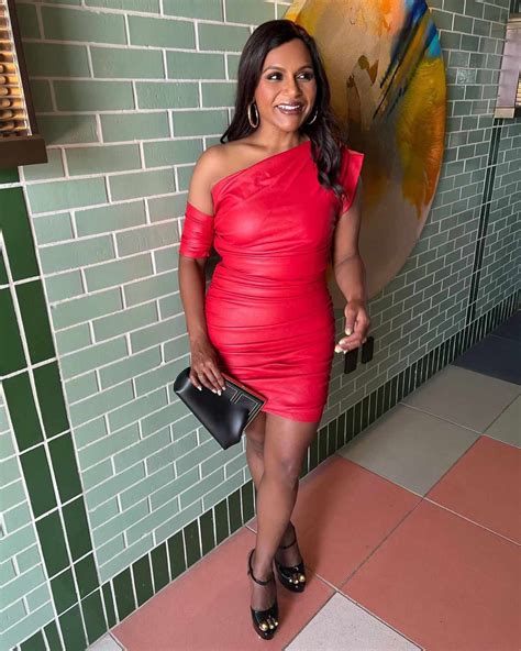 mindy kaling wore a super sexy red dress with the coolest sleeve detail