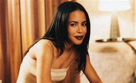 Aaliyah “carried Onto Flight” Before Fatal Plane Crash