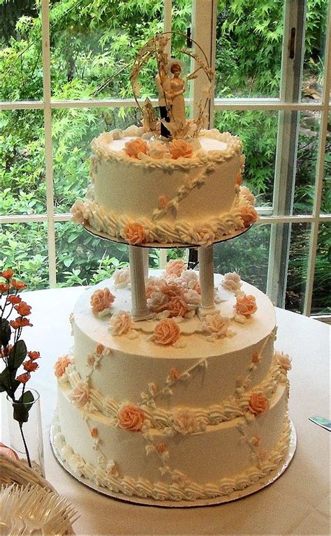 Peach And Ivory Wedding Cake Wedding Cake Frosting Recipe Wedding